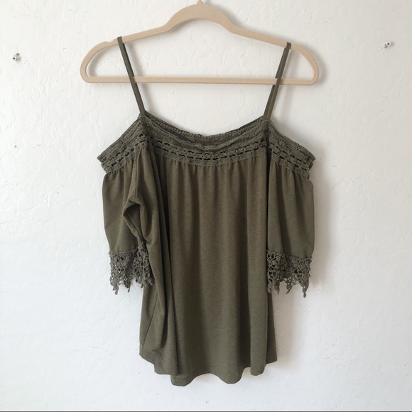 ❌SOLD❌RUE21 Boho Cold Shoulder Top Lace Trim Olive - Picture 1 of 4